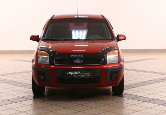 Подержанный автомобиль Ford Fusion 2008 года (3 фото)