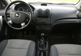 Подержанный автомобиль Chevrolet Aveo Hatchback 2011 года (12 фото)