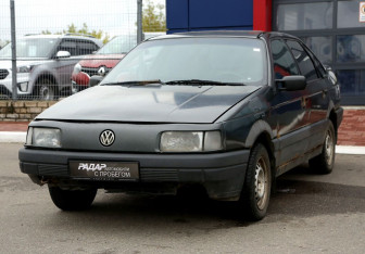 Подержанный автомобиль Volkswagen Passat Sedan 1988 года (3 фото)