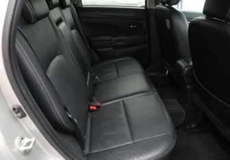 Подержанный автомобиль Mitsubishi ASX 2013 года (11 фото)