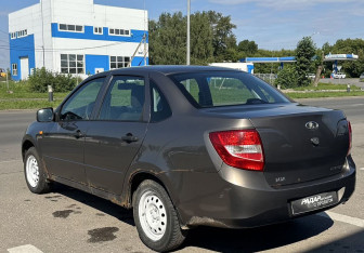 Подержанный автомобиль LADA (ВАЗ) Granta Sedan 2014 года (6 фото)