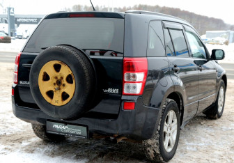 Подержанный автомобиль Suzuki Grand Vitara 2006 года (6 фото)