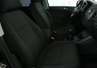 Подержанный автомобиль Volkswagen Tiguan 2012 года (10 фото)