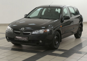 Подержанный автомобиль Nissan Almera Hatchback 2005 года (8 фото)