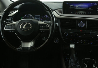 Подержанный автомобиль Lexus RX 2017 года (15 фото)