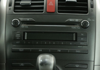 Подержанный автомобиль Toyota Auris Hatchback 2007 года (16 фото)