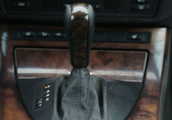 Подержанный автомобиль BMW X5 2003 года (15 фото)