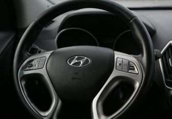 Подержанный автомобиль Hyundai ix35 2012 года (17 фото)