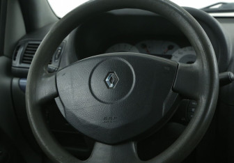 Подержанный автомобиль Renault Symbol 2007 года (16 фото)