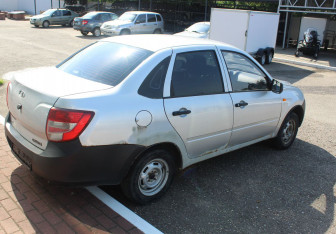 Подержанный автомобиль LADA (ВАЗ) Granta Sedan 2012 года (7 фото)