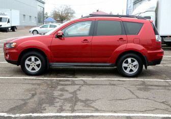 Подержанный автомобиль Mitsubishi Outlander 2011 года (8 фото)