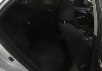 Подержанный автомобиль Toyota Corolla Sedan 2011 года (7 фото)