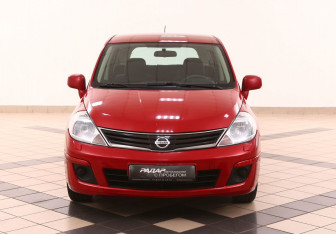 Подержанный автомобиль Nissan Tiida Hatchback 2012 года (3 фото)