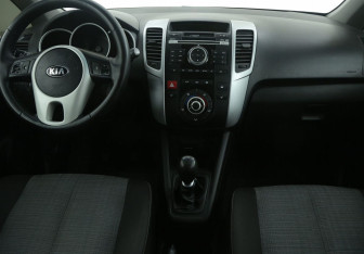 Подержанный автомобиль Kia Venga 2014 года (12 фото)