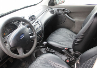 Подержанный автомобиль Ford Focus Hatchback 2002 года (10 фото)