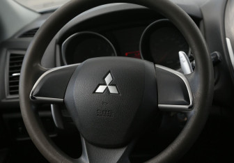 Подержанный автомобиль Mitsubishi ASX 2013 года (18 фото)
