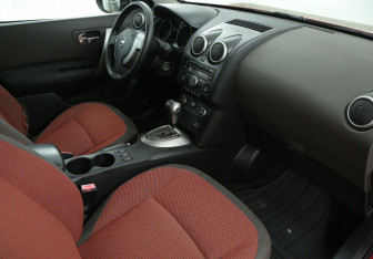 Подержанный автомобиль Nissan Qashqai 2007 года (9 фото)