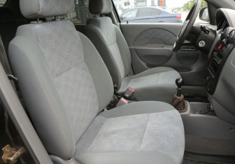 Подержанный автомобиль Chevrolet Aveo Sedan 2004 года (10 фото)