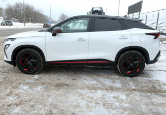 Подержанный автомобиль Omoda C5 2022 года (8 фото)