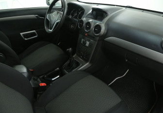 Подержанный автомобиль Opel Antara 2011 года (9 фото)