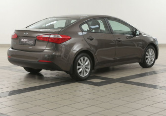 Подержанный автомобиль Kia Cerato Sedan 2015 года (4 фото)