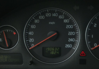 Подержанный автомобиль Volvo S60 2002 года (19 фото)