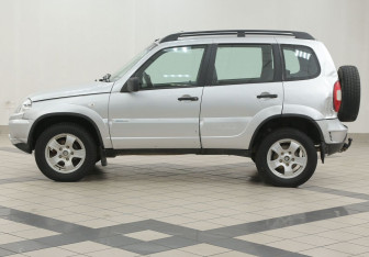 Подержанный автомобиль Chevrolet Niva 2011 года (7 фото)