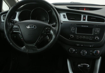 Подержанный автомобиль Kia Ceed Wagon 2013 года (14 фото)