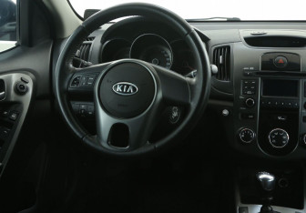 Подержанный автомобиль Kia Cerato Sedan 2010 года (14 фото)