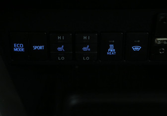 Подержанный автомобиль Toyota RAV4 2017 года (21 фото)