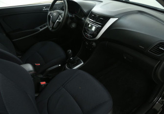 Подержанный автомобиль Hyundai Solaris Sedan 2013 года (9 фото)