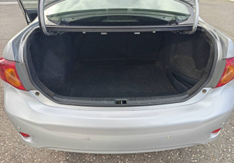 Подержанный автомобиль Toyota Corolla Sedan 2006 года (11 фото)