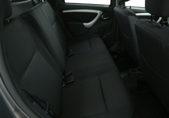 Подержанный автомобиль Nissan Terrano 2014 года (11 фото)