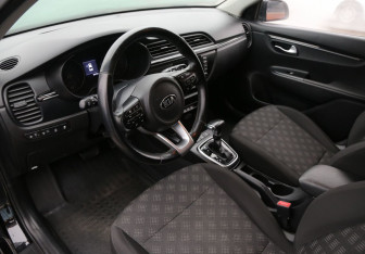 Подержанный автомобиль Kia Rio Sedan 2017 года (9 фото)