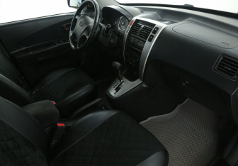 Подержанный автомобиль Hyundai Tucson 2006 года (9 фото)