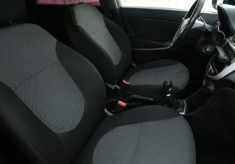 Подержанный автомобиль Hyundai Solaris Hatchback 2011 года (10 фото)