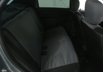 Подержанный автомобиль Renault Logan Sedan 2012 года (11 фото)