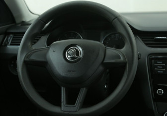 Подержанный автомобиль Skoda Octavia Liftback 2018 года (16 фото)