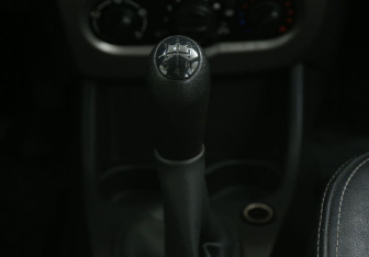Подержанный автомобиль Renault Logan Sedan 2012 года (15 фото)