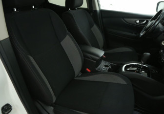 Подержанный автомобиль Nissan Qashqai 2020 года (10 фото)