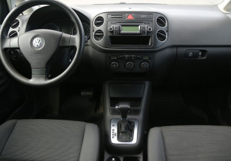 Подержанный автомобиль Volkswagen Golf Plus 2008 года (12 фото)