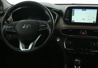 Подержанный автомобиль Hyundai Santa Fe 2019 года (15 фото)