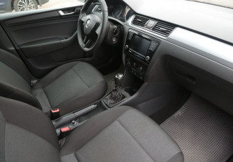Подержанный автомобиль Skoda Rapid Liftback 2018 года (9 фото)