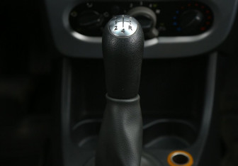 Подержанный автомобиль Renault Sandero 2011 года (15 фото)