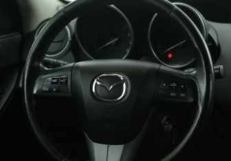 Подержанный автомобиль Mazda 3 Sedan 2012 года (16 фото)