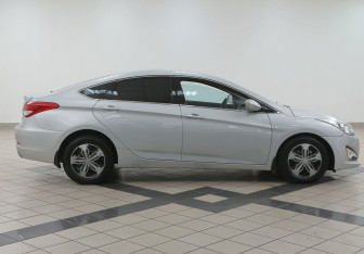 Подержанный автомобиль Hyundai i40 Sedan 2014 года (2 фото)