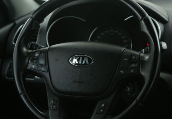 Подержанный автомобиль Kia Sorento 2013 года (18 фото)
