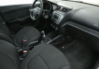 Подержанный автомобиль Kia Rio Sedan 2015 года (9 фото)