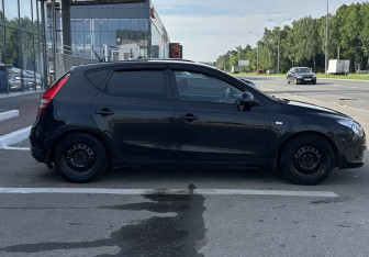 Подержанный автомобиль Hyundai i30 Hatchback 2009 года (3 фото)