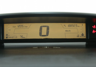 Подержанный автомобиль Citroen C4 Hatchback 2007 года (19 фото)